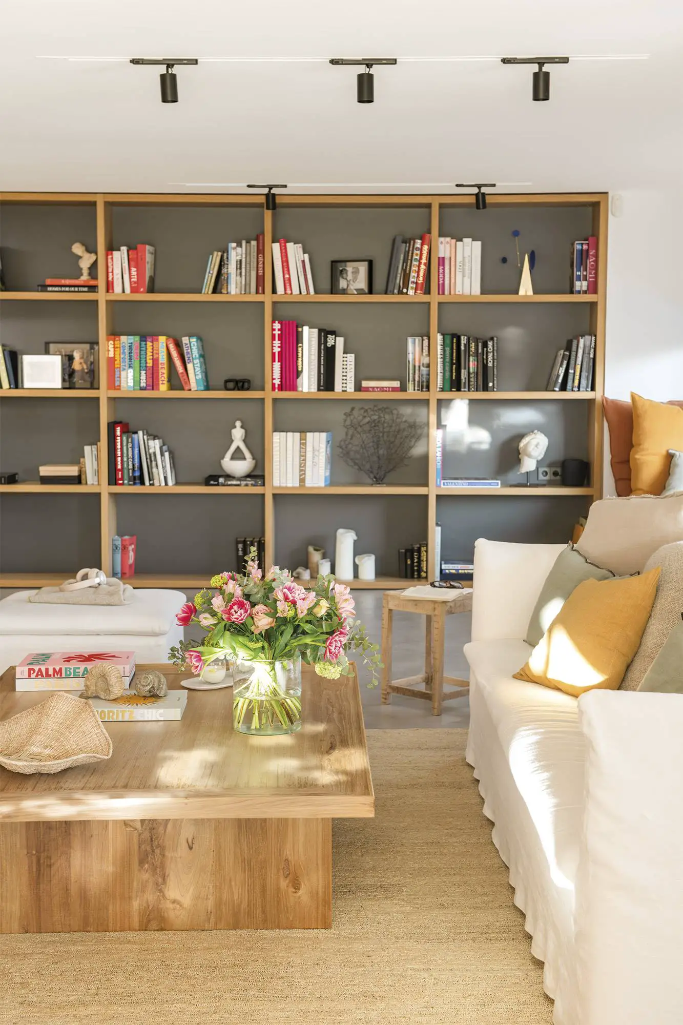 巴塞罗那一位建筑师翻新的一个开放式且现代化的公寓-3