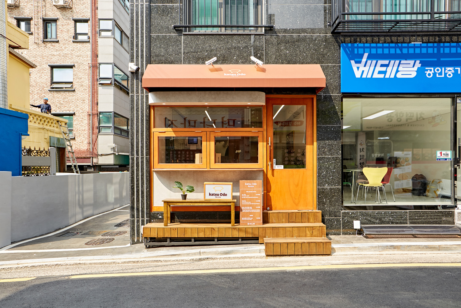 白色与木质的极简设计，打造 11 平的小户型公寓-2