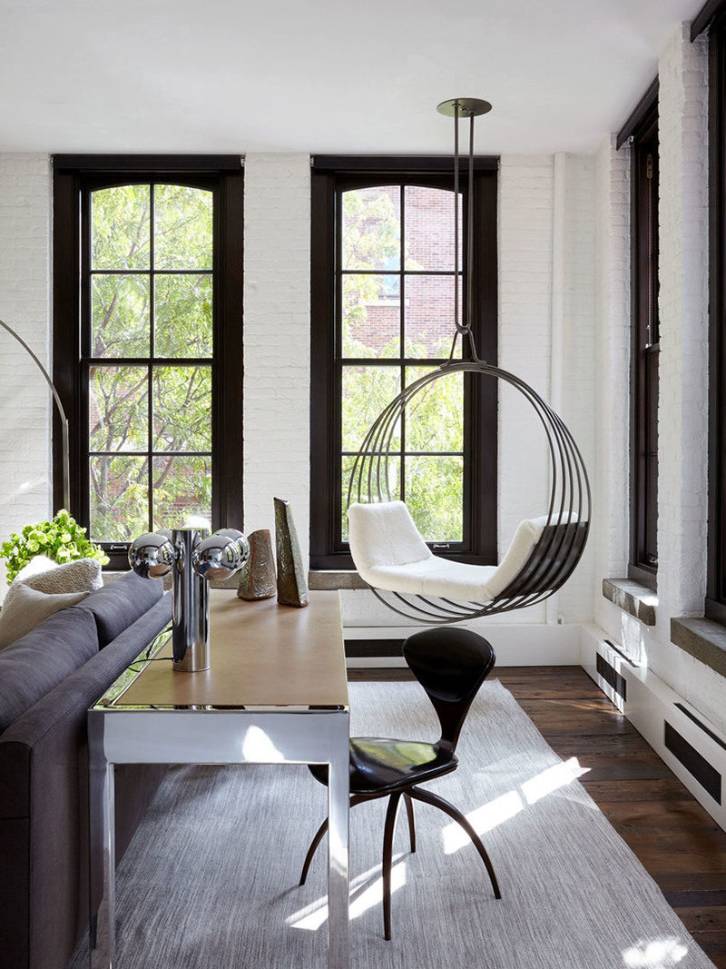 纽约独特工业风复式公寓 | 木梁与吊椅的别致搭配-4
