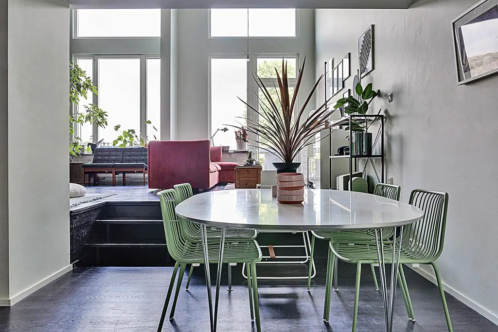 瑞典两层家庭阁楼设计，现代风格与舒适生活的完美融合-7