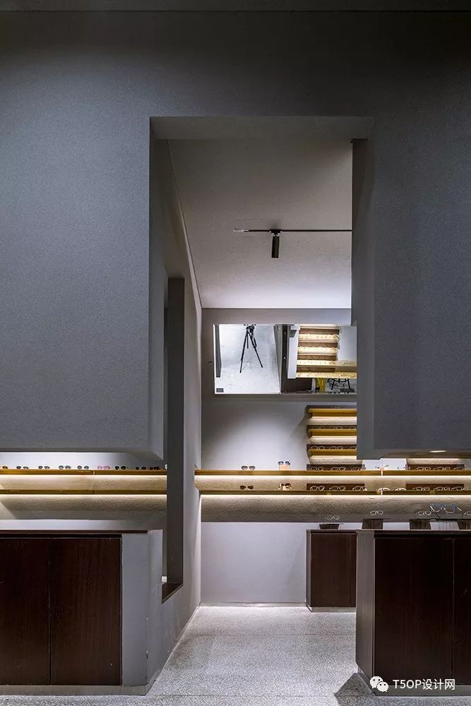 用玻璃与黄铜贯穿空间·北京阿目眼镜店铺-23