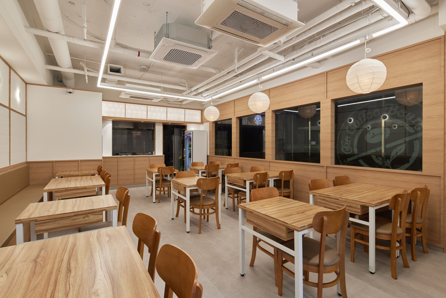 白色与木质，打造 16 平米简约舒适的小型家居空间-4