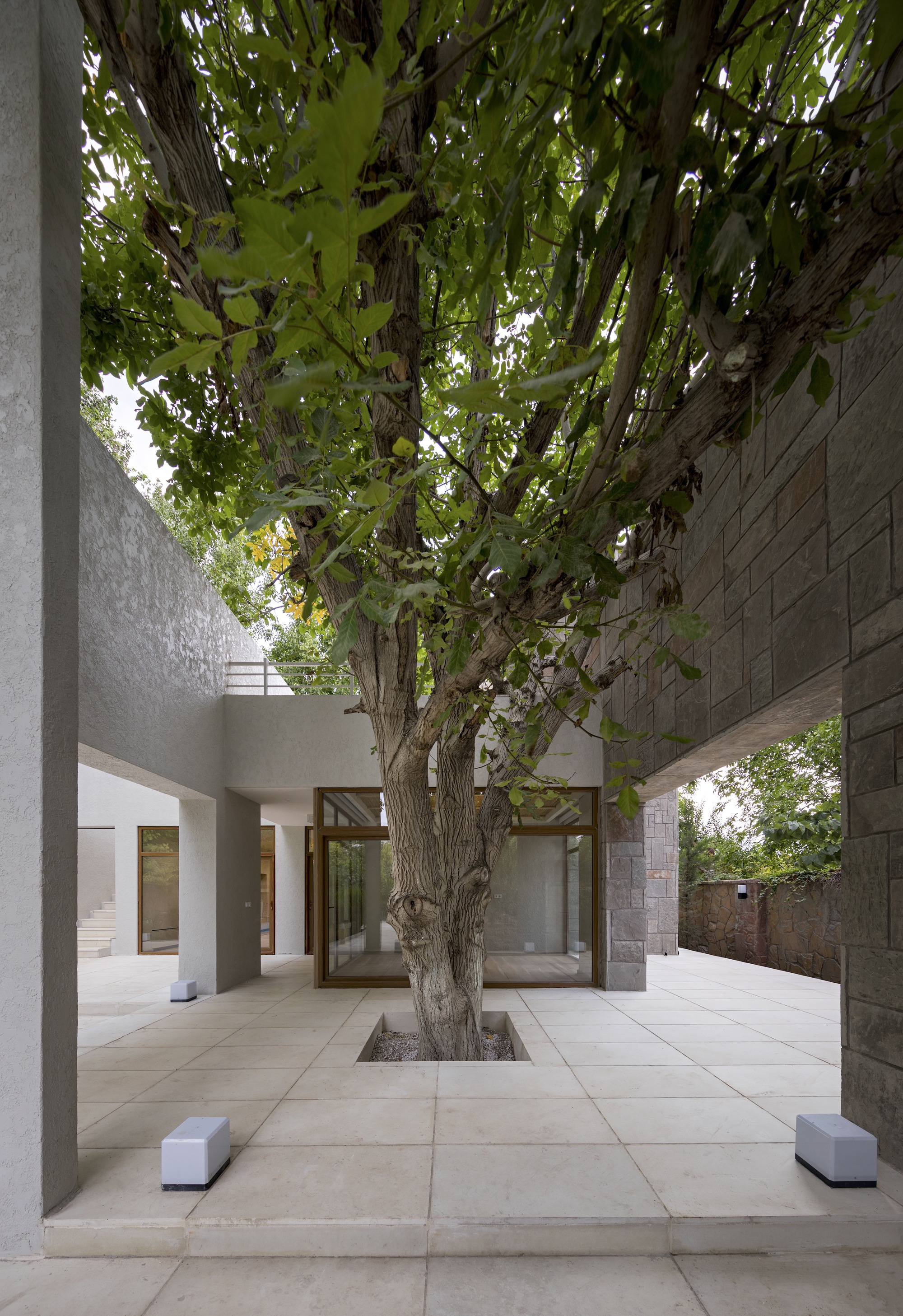 一所位于两个胡桃之间的房子丨伊朗丨KAV Architects-26