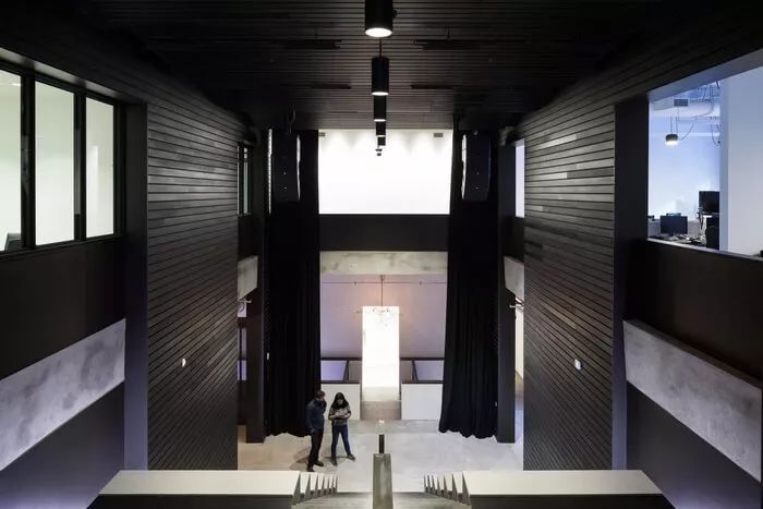 纽约历史建筑中的现代沙龙式办公室-12