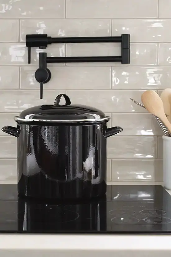 19 世纪安大略省老学校改造的现代温馨家居-20