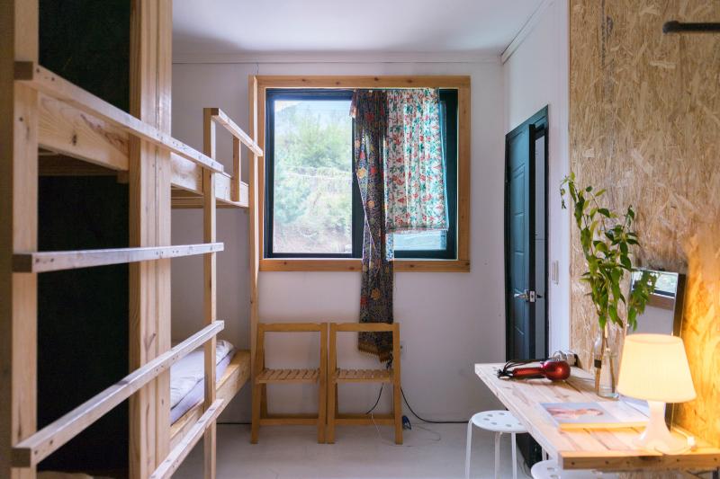 温情的空白小屋，打造家的温馨氛围-12