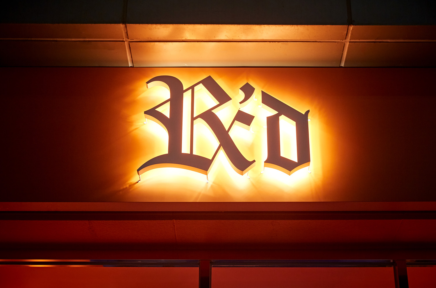 色彩斑斓的咖啡厅 | 迷你咖啡馆的室内设计魅力-12