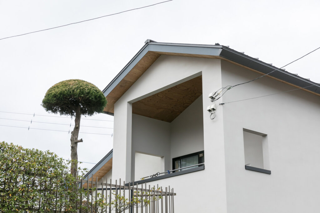 プライバシーと開放感を両立 二重の凸型形状がもたらす起伏ある大空間 | Style of Life | 100%LiFE-3