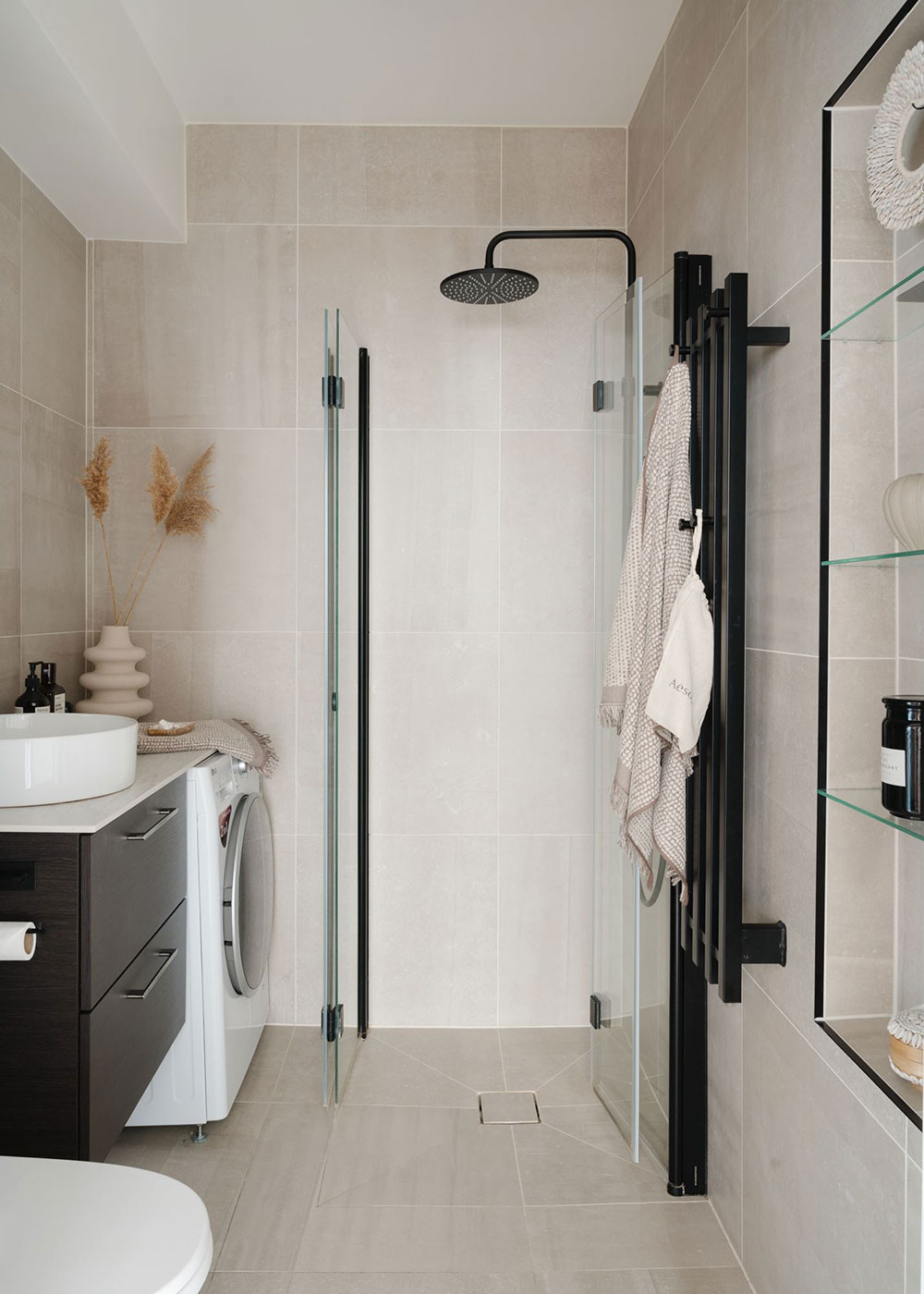 北欧风格瑞典公寓,温馨明亮的湾窗设计-27