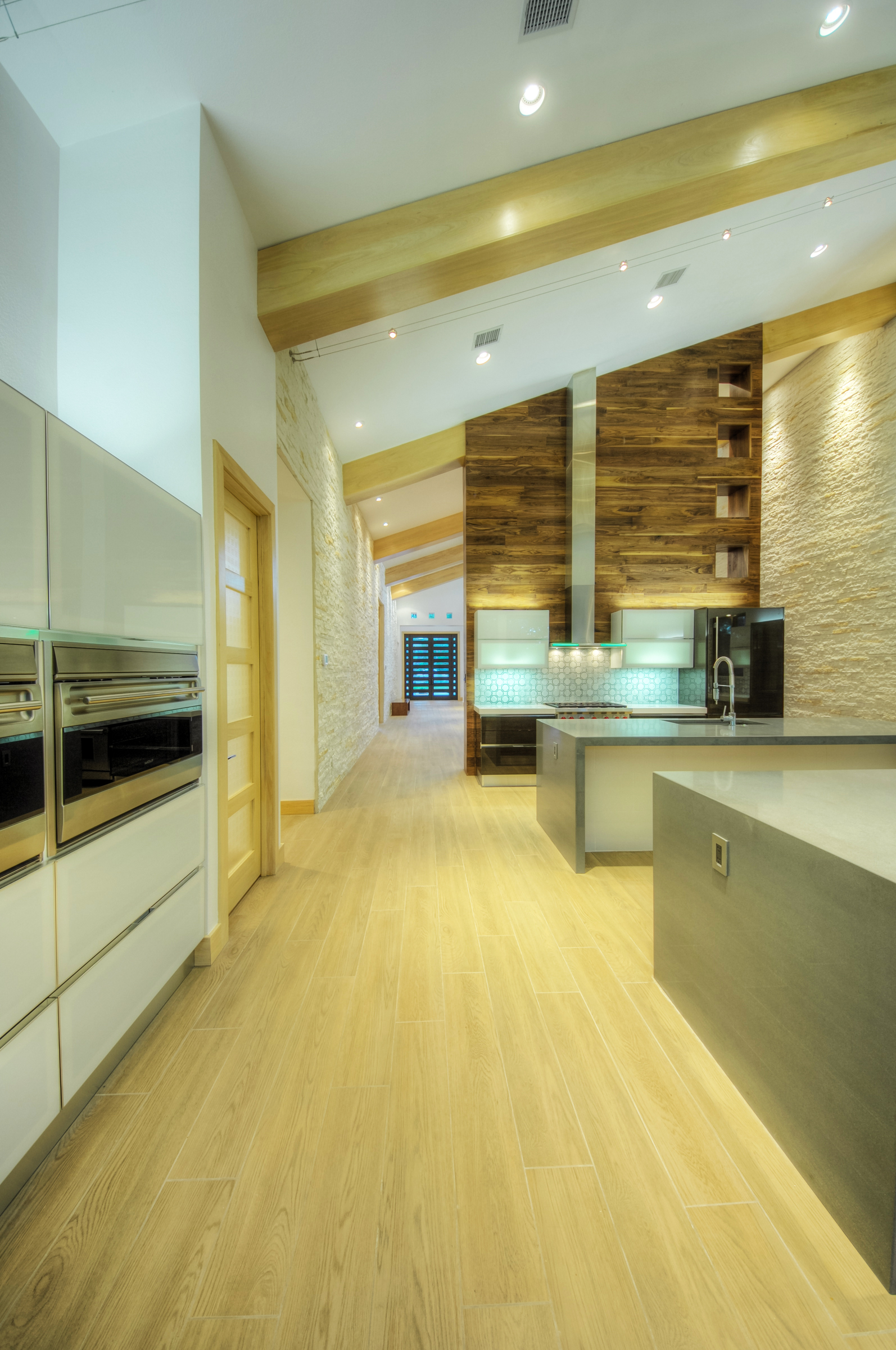 奥斯卡·弗洛雷斯设计室的施瓦茨住宅 | 现代与舒适的完美融合-26