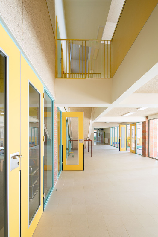 Altzaga School 翻新 · 延续原建筑风格的室内设计-21