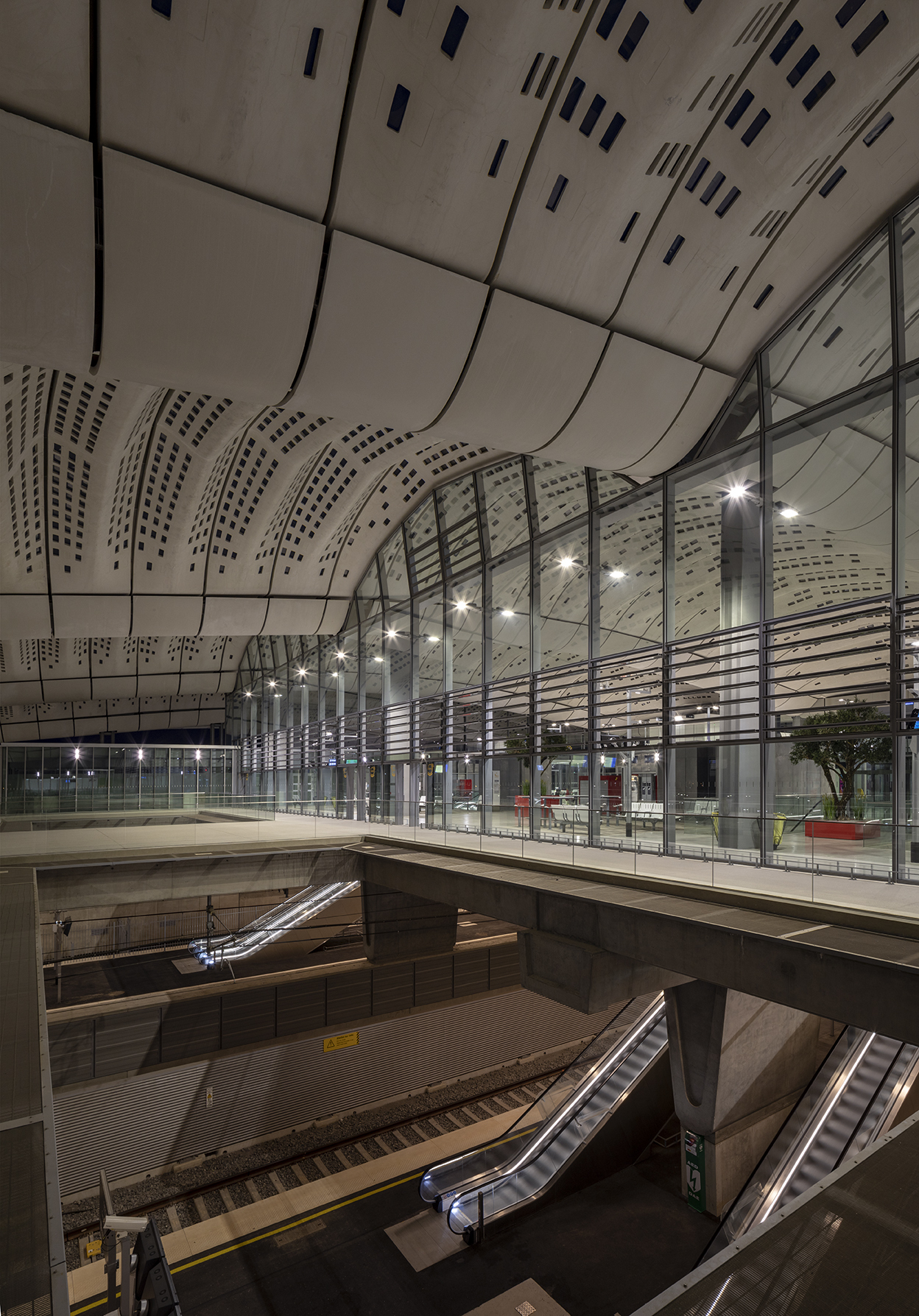 Montpellier 车站 | 光影艺术的极致呈现-22