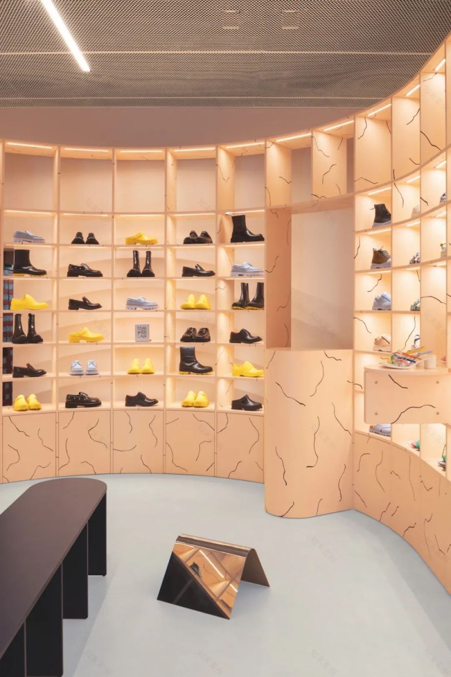 罗马 CAMPER 新零售空间设计丨西班牙丨Piovenefabi-14