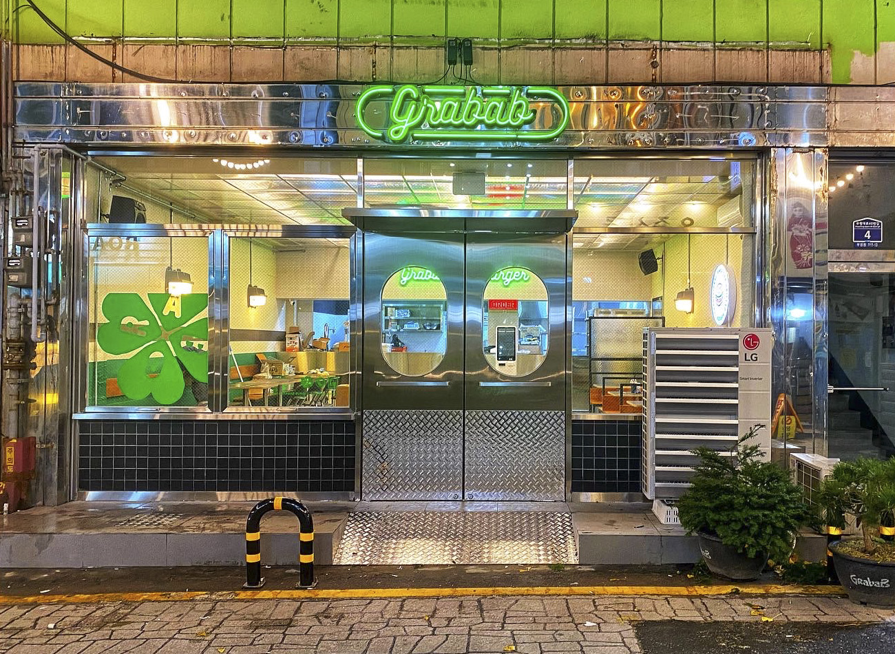 发光家具！韩国设计师的 25 平米极简公寓设计-8