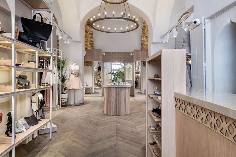 广东中山服装城淘宝店主跨界打造多元化品牌-2