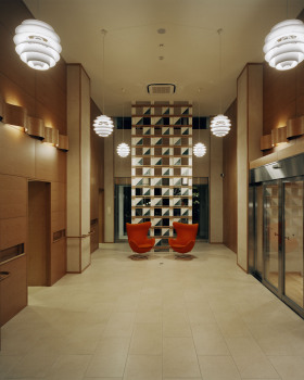 由于Brillia可能是特定品牌名或专用词直接音译即可;INAGEKAIHINKOEN 整体不像熟悉的常见单词组合,如果 INAGE 是地名 稻毛 ,结合语义此处可能想表达 稻毛开发品公园 ,但不确定性较强
总体勉强翻译为:布里利亚 稻毛开发品公园可能无法准确表意,这个结果仅供参考,你可以检查原文或补充更多背景信息 丨日本千叶丨设计事務所ima