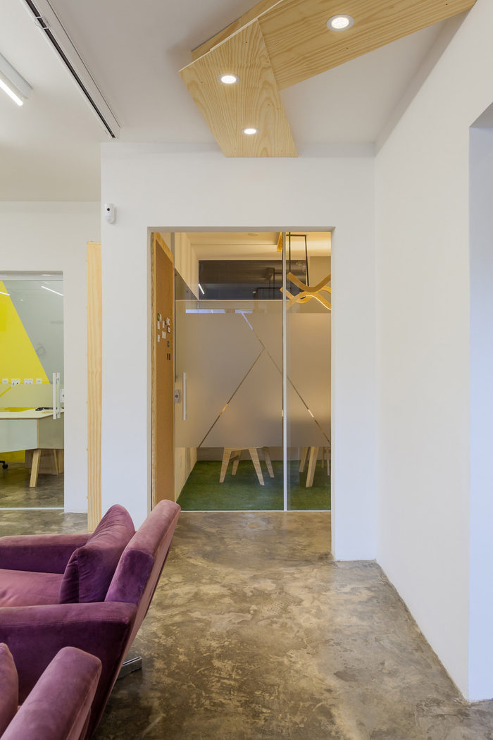 这间水泥办公小楼有个小花园-8