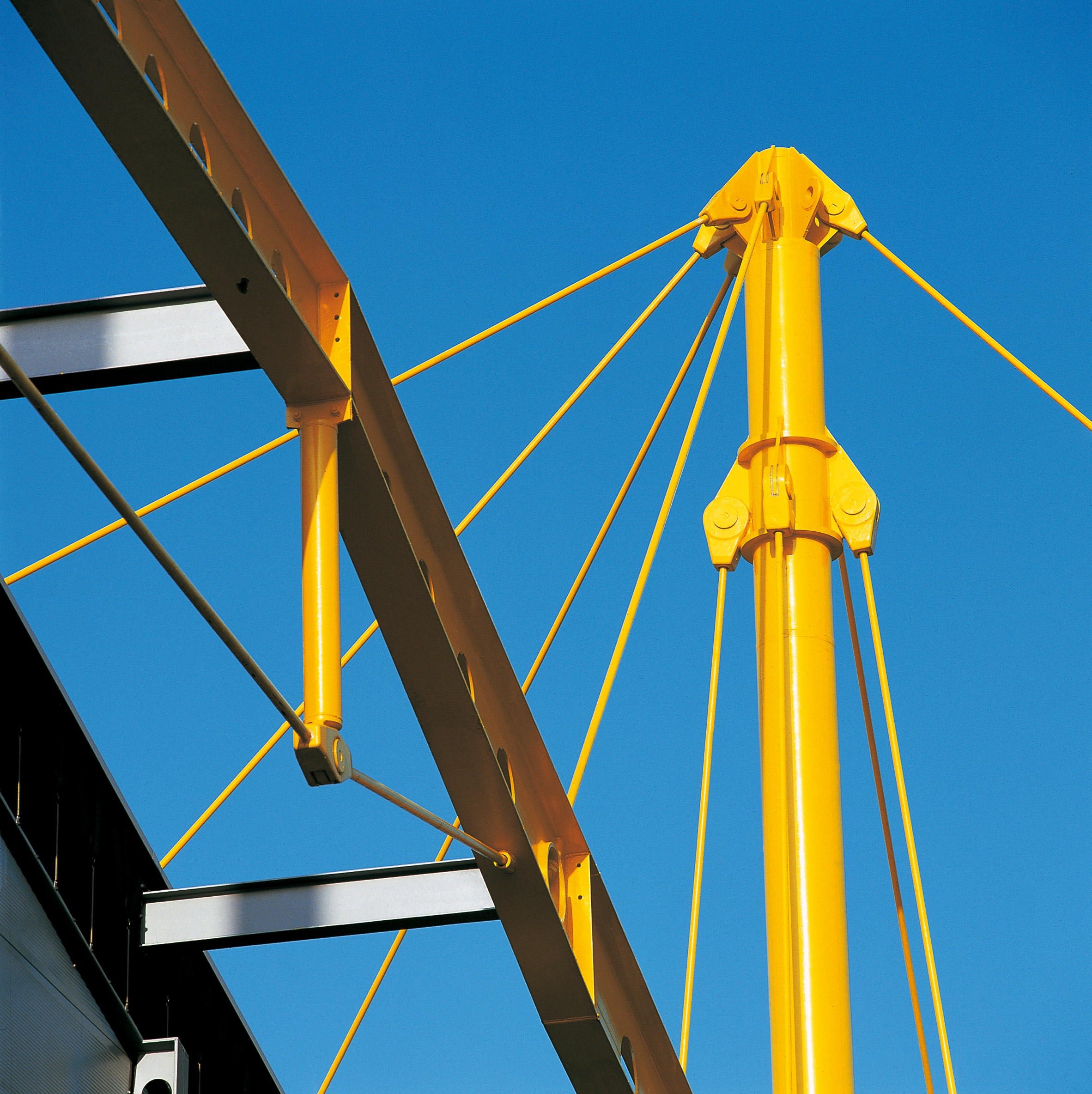 诺曼·福斯特的黄色骨骼,Renault 配送中心的标识性设计-5