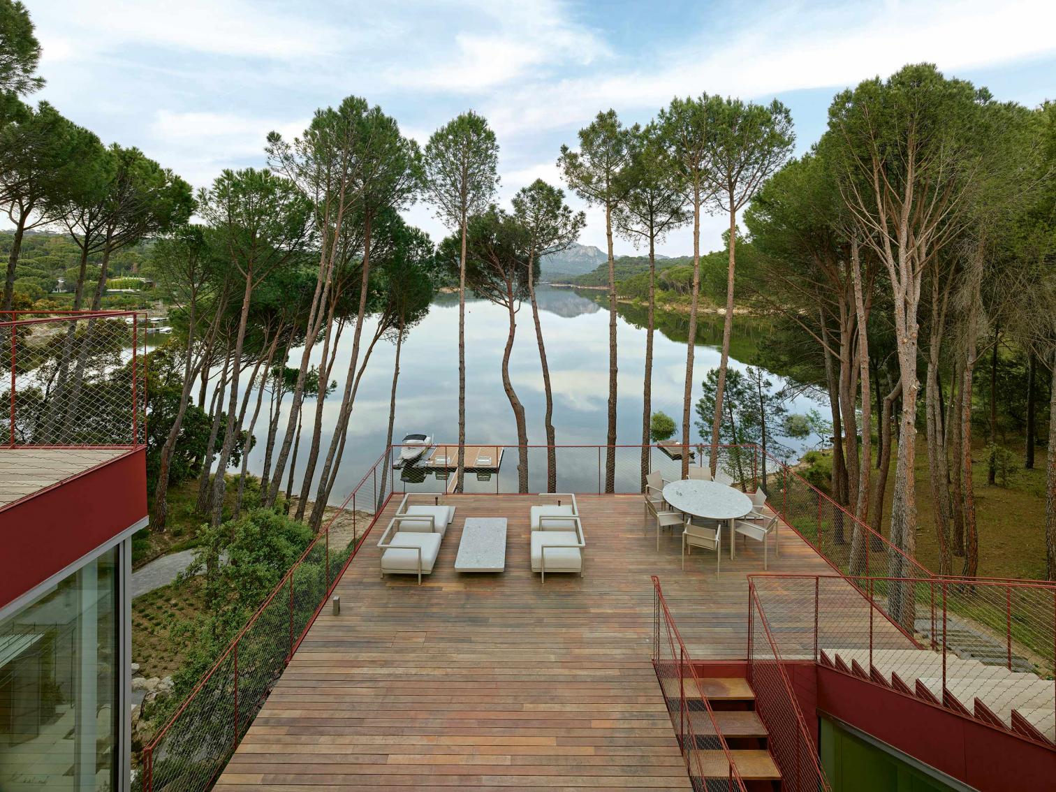 西班牙 Cebreros 红色别墅-5