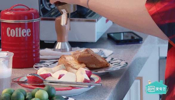 周笔畅的独居生活 | 仪式感与自由并存的家-16