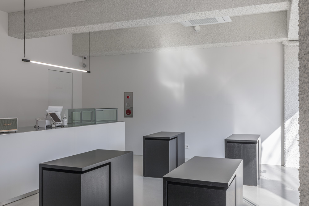 20 平米黑白极简咖啡馆设计，玩转空间魔法-15