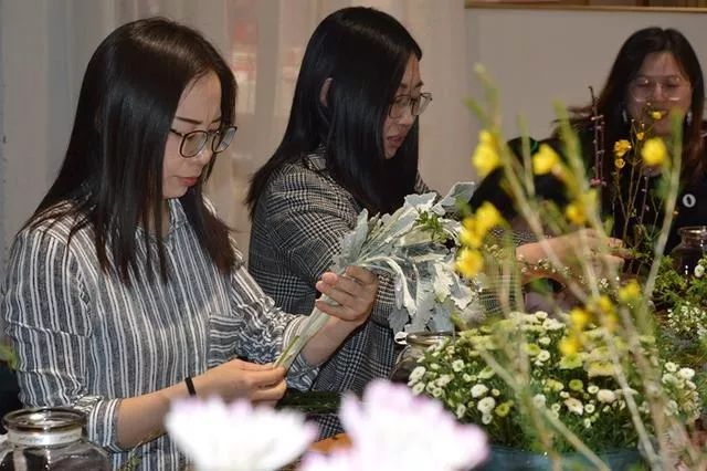 河北建筑装饰业协会举办“致我们的高定人生”女神季沙龙-57