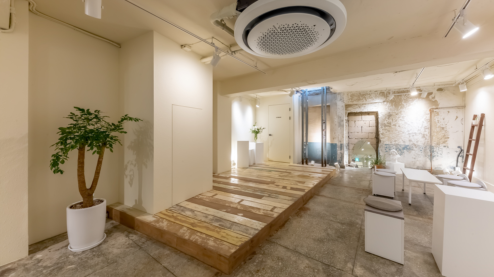 40 平米极简咖啡厅 | 白色与木质的完美融合-18