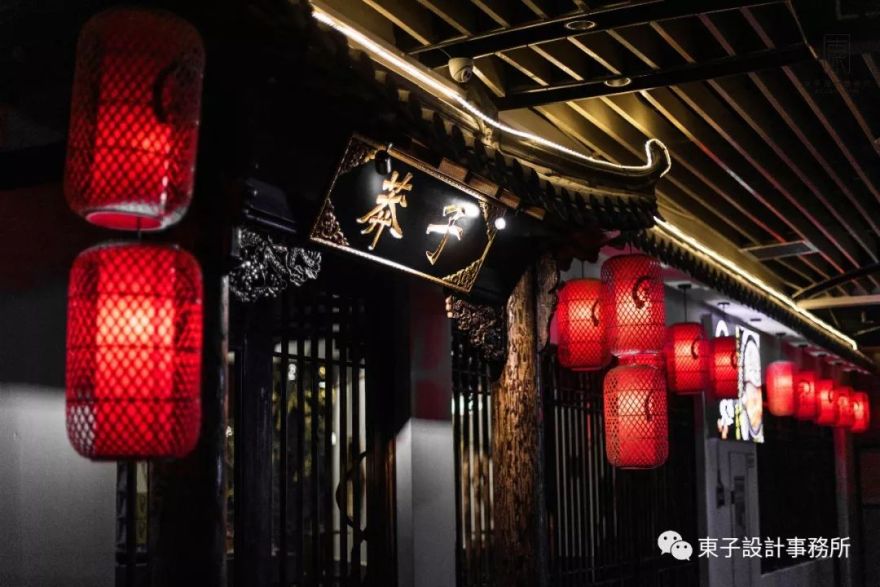 徽派水文化融入老火锅空间,打造独特用餐体验-18