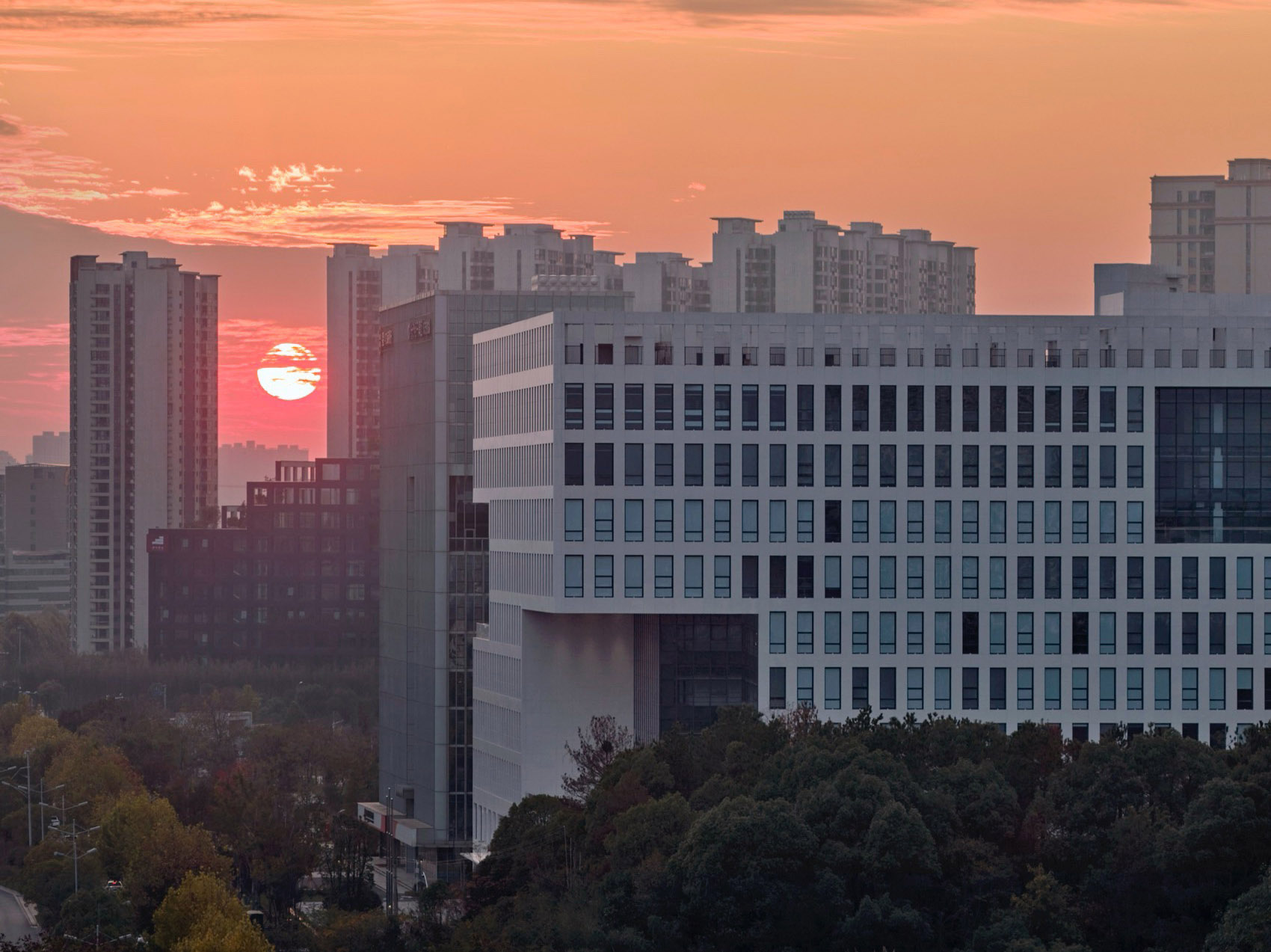 星沙产业基地自贸总部大楼丨中国长沙丨以靠建筑Leeko Architects-15