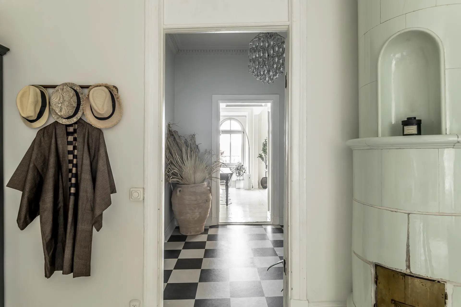 瑞典极简白色公寓,完美融合复古与现代元素-18