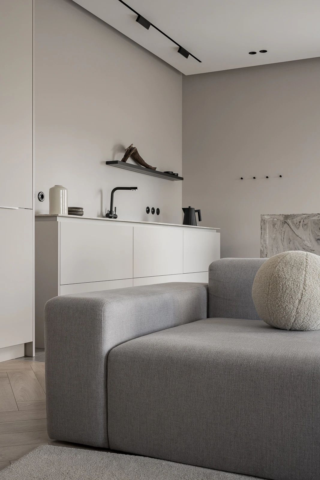 四口之家的现代室内设计-13