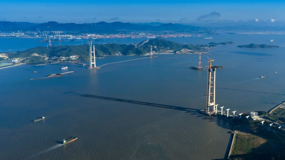 一跨1768米！国内最大跨度跨海桥首个主塔封顶-32