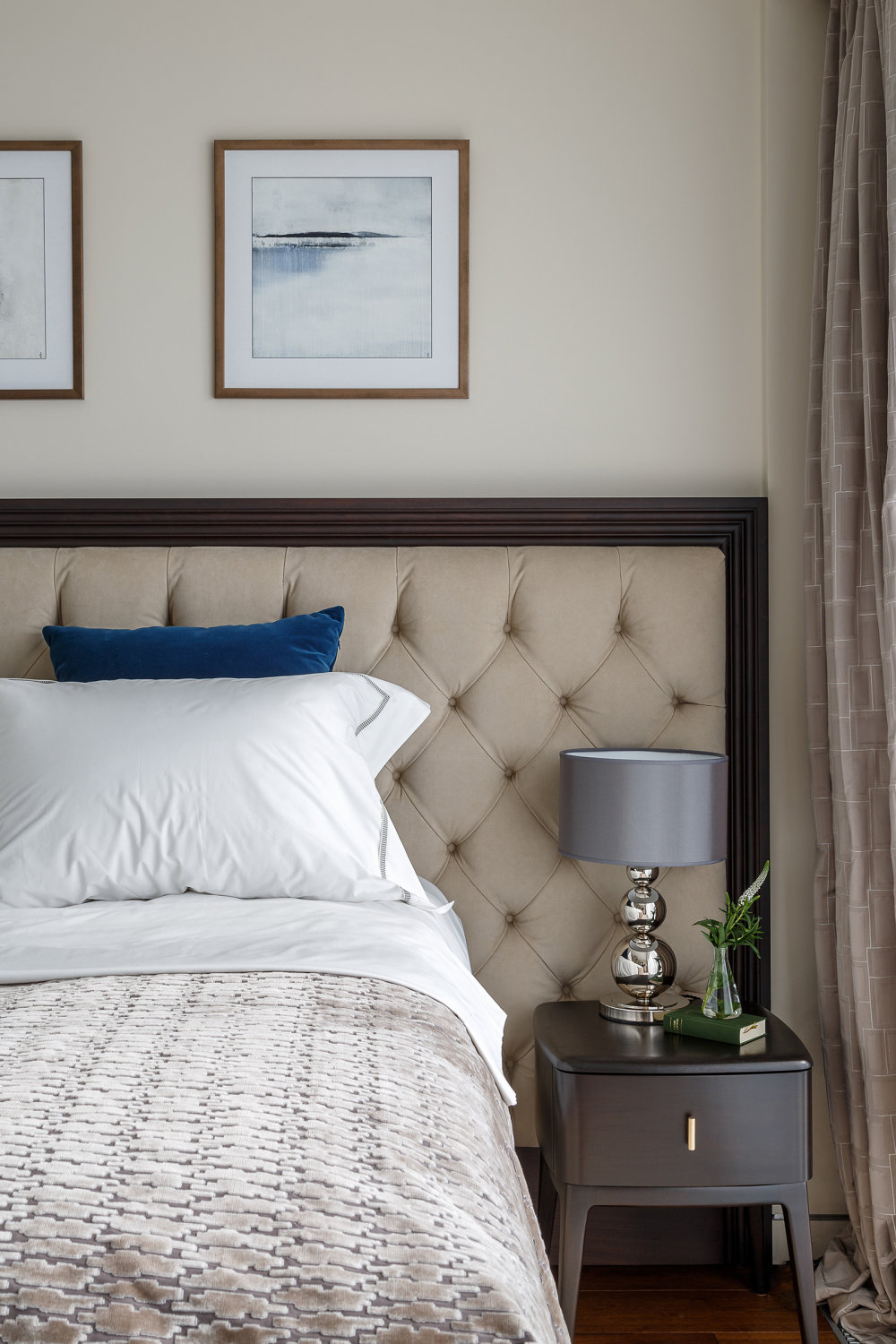 柔和灯光打造舒适卧室空间丨ELLEdecoration-18