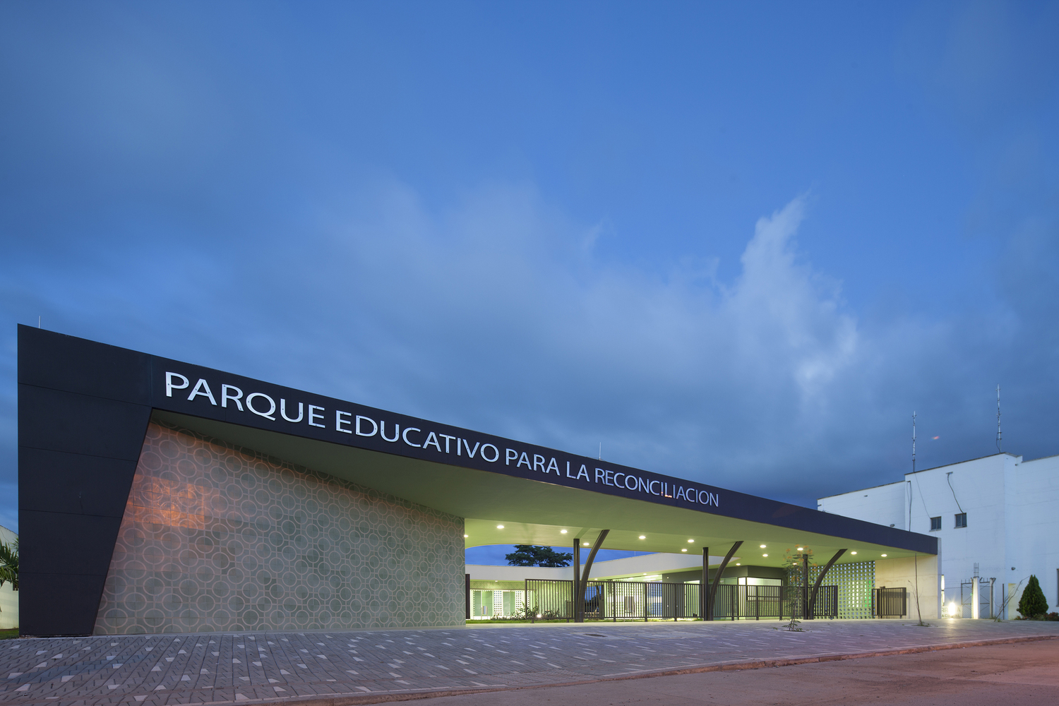 教育公园 · 连接过去与未来的“虚无与阴影”-41