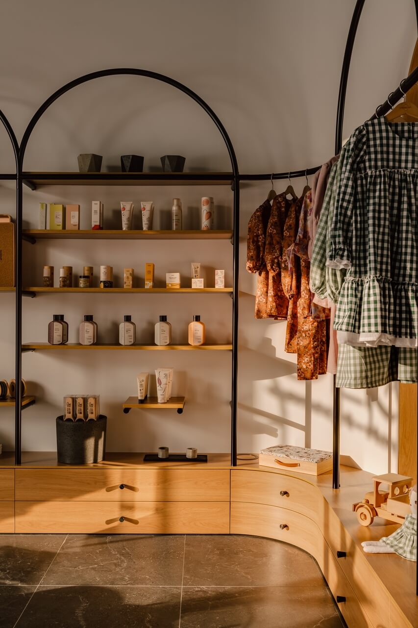 OLIKA Concept Store w Tuszowie Narodowym - showroom pełen ekologicznych produktów - PLN Design-4