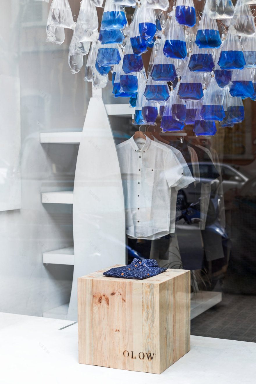 Liquid Modernity | Shopwindow for Olow in the IguapopShop store-8