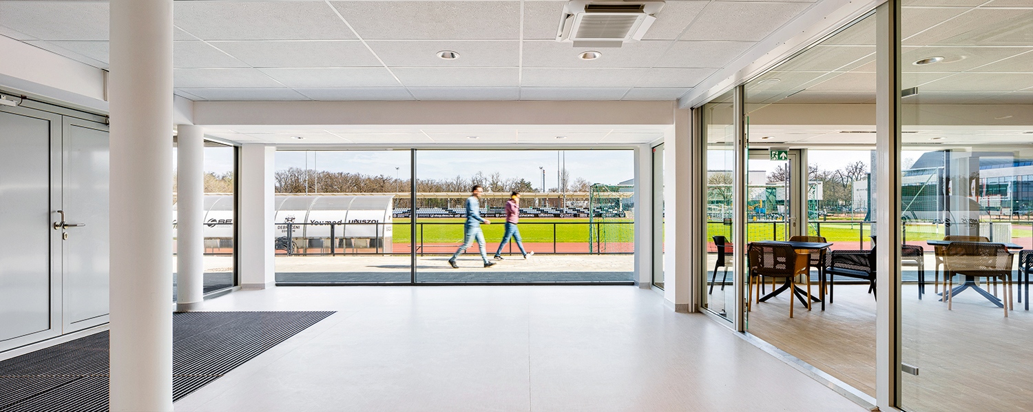 DEAC现有观景楼翻新扩建为多功能建筑丨Biró és Társa Építésziroda Kft.-8