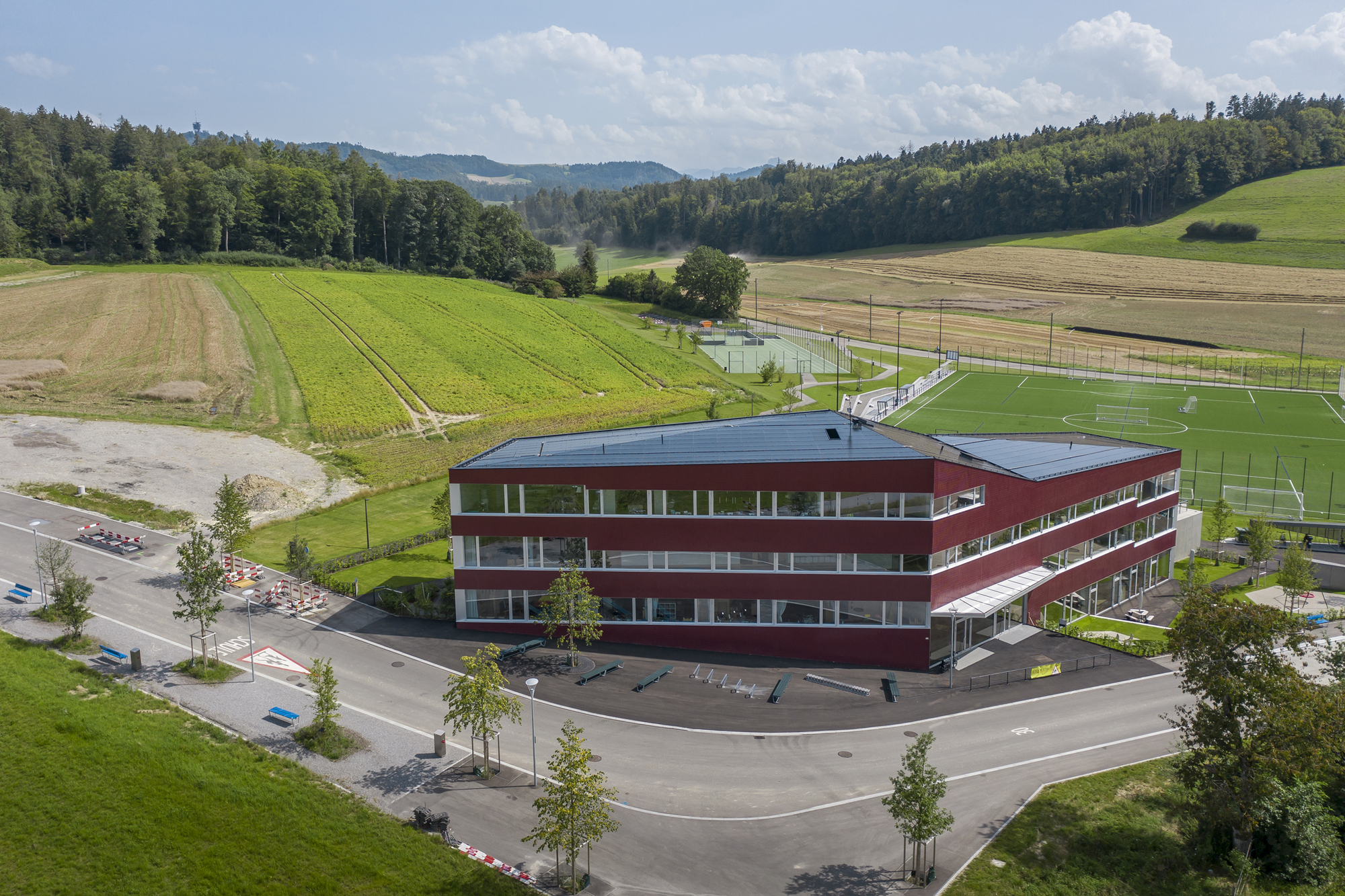 NiederwangenRied 学校和运动场丨瑞士丨BüningPfaue Kartmann Architekten-36