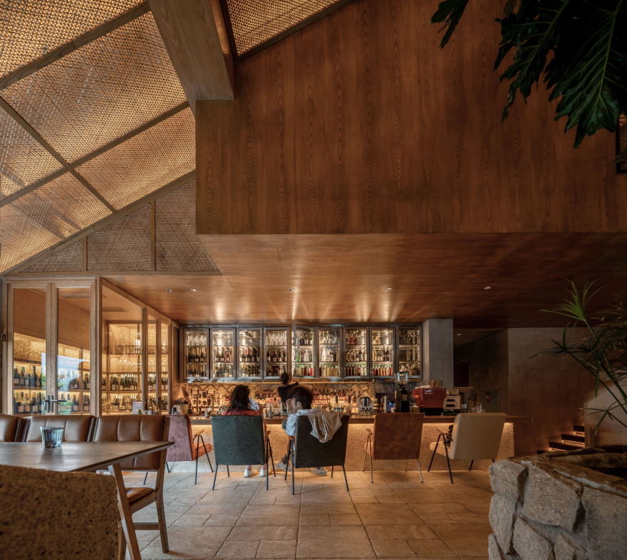 The Bond by hide&seek Bar & Restaurant / DAGA Architects-19
