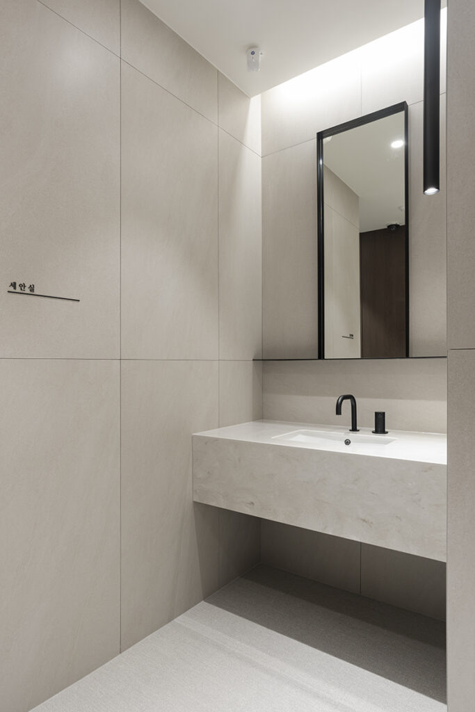 高级皮肤管理中心 | 白色与木质的优雅融合-16