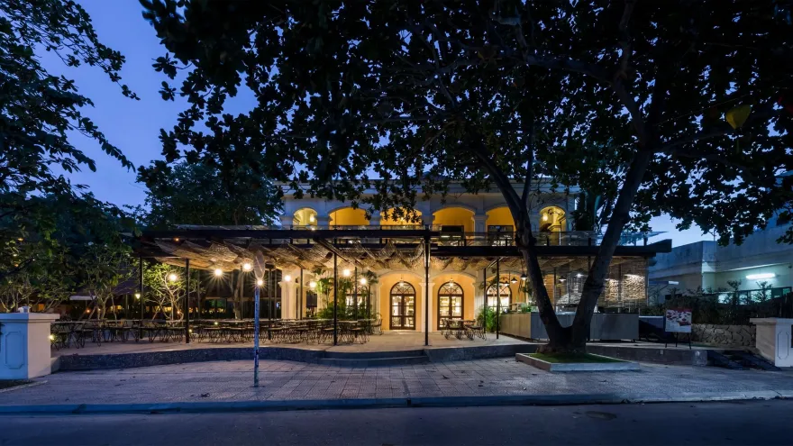 越南传统与现代的完美融合——"艺术空间"餐厅与画廊-19