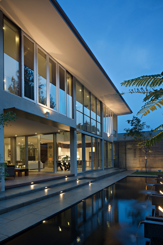 印尼风水住宅 | 现代热带风情的和谐统一-59