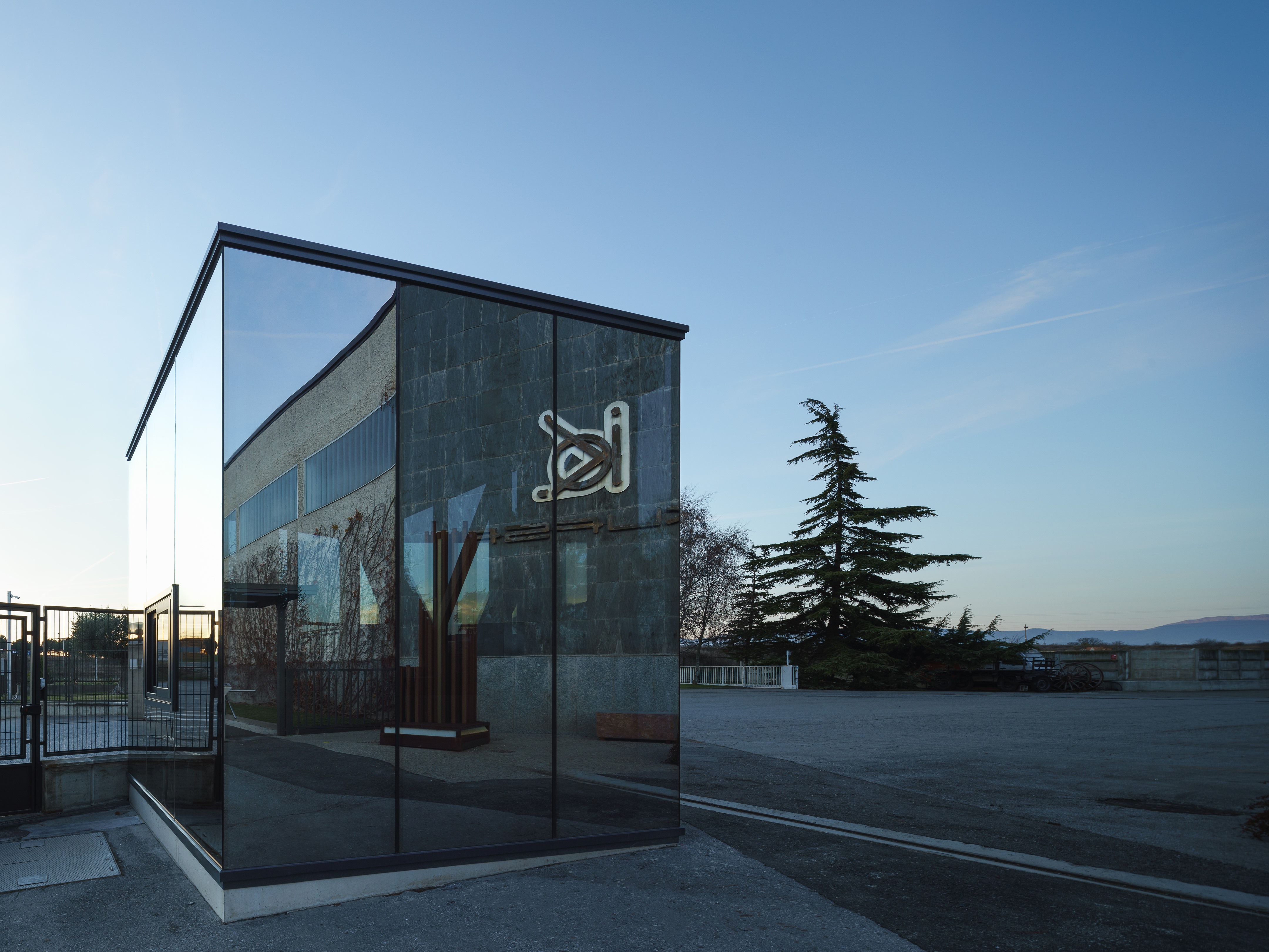 简约至美,反射镜像打造私密空间-17