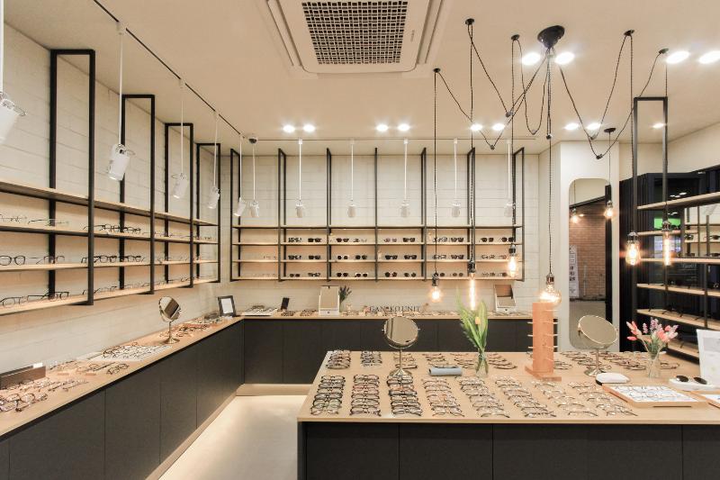 现代简约 12 平米眼镜店设计-6