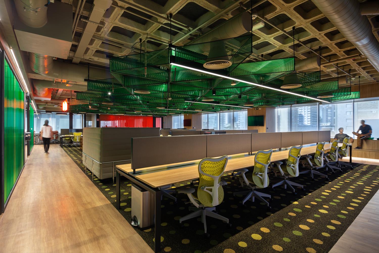 MACh Arquitetos 打造音乐字母总部，创新设计引领行业趋势-2