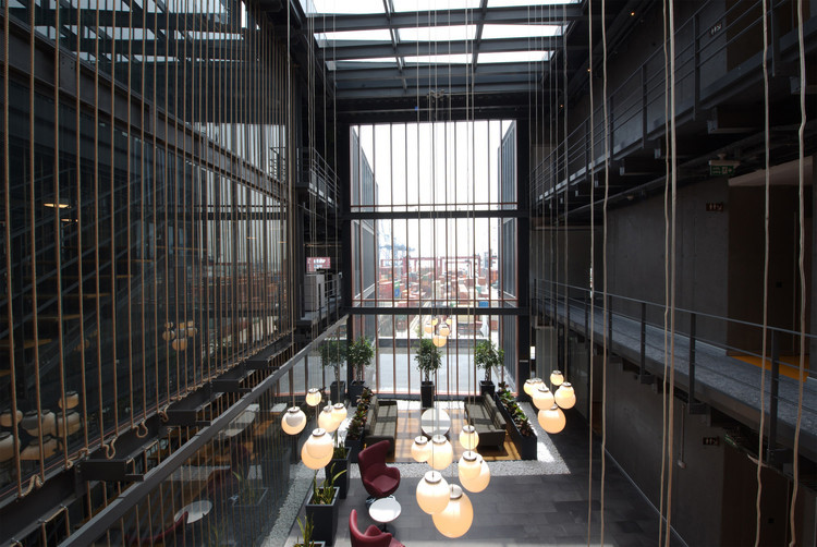 集装箱视角下的库姆波特港口总部设计-12