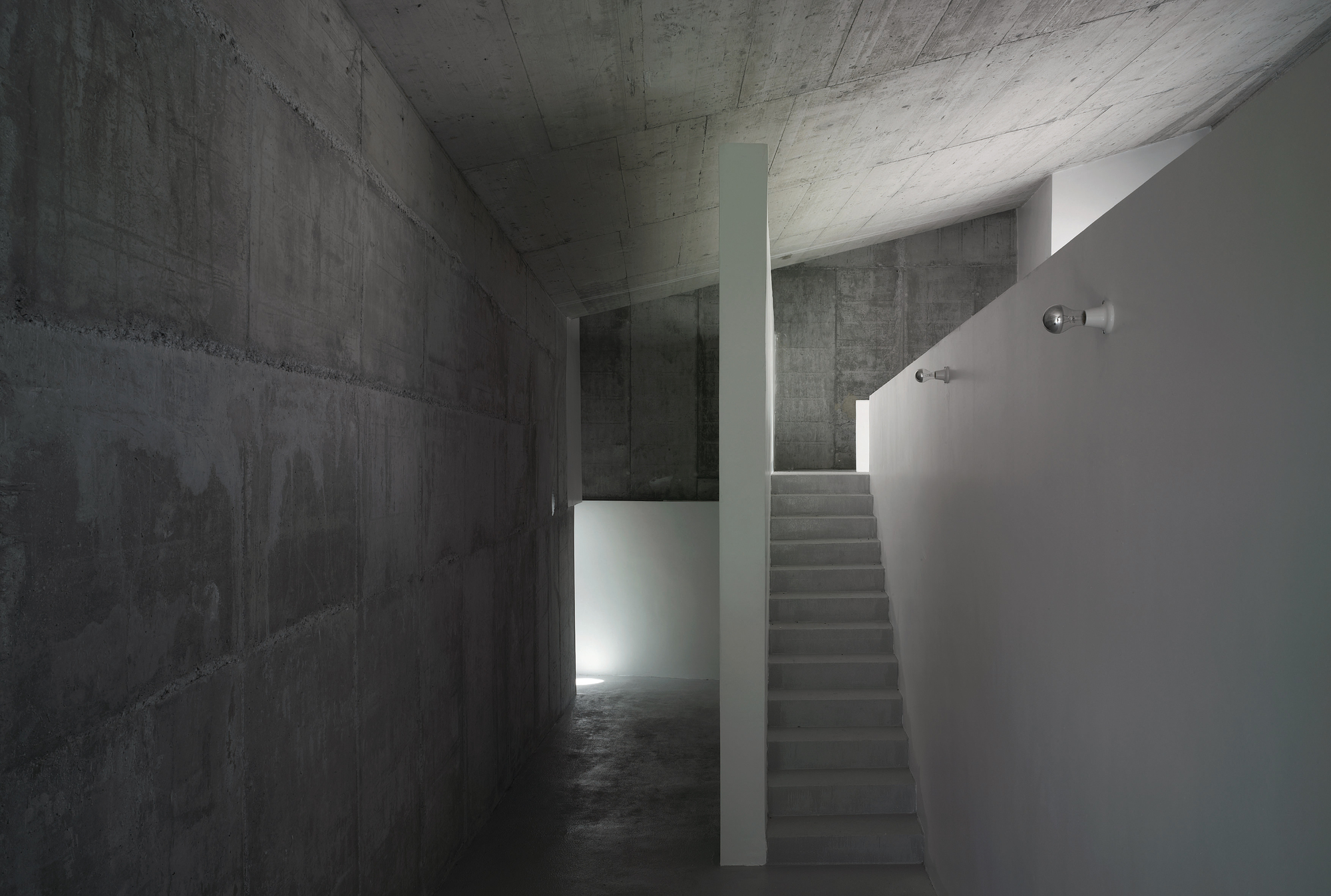 Public Pool on a Urban Artificial Valley / DJ Arquitectura-28