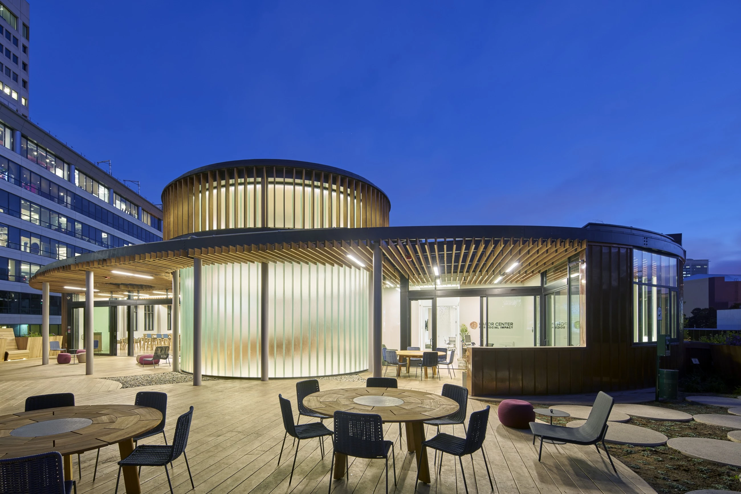 连接开放民主，Kapor 中心打造温馨社交空间-24