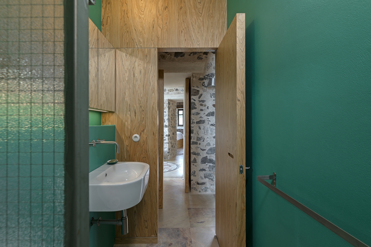 希腊 Kardamili 海滨历史建筑的现代重生丨Etsi Architects-49