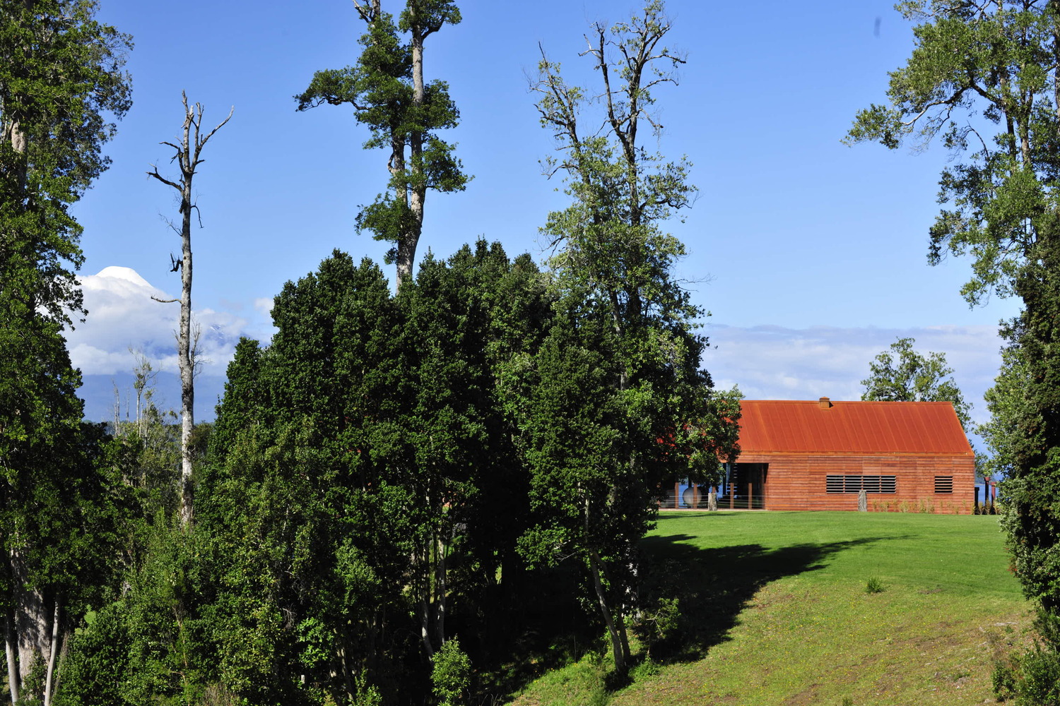 智利 Maiten 度假别墅 | 家庭共享空间与自然景观相融合-20